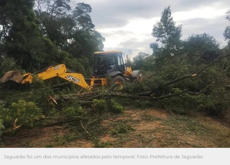 Ao menos oito cidades registram estragos em função de temporal no RS