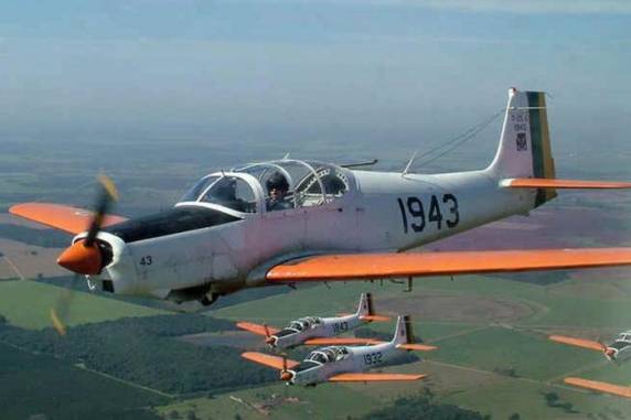 Equipes fazem buscas por avião da FAB que desapareceu em Santa Catarina