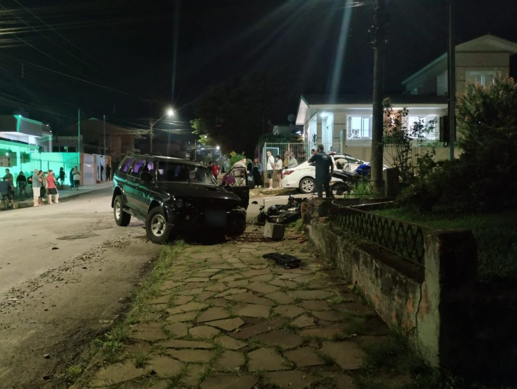 Motoboy fica gravemente ferido em acidente em Passo Fundo