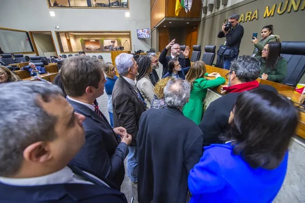 ‘Dia do Patriota’ é revogado por vereadores de Porto Alegre