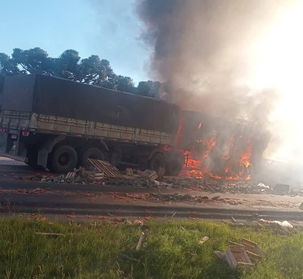 Duas mortes são registradas em acidente envolvendo caminhões na BR 386, em Fontoura Xavier