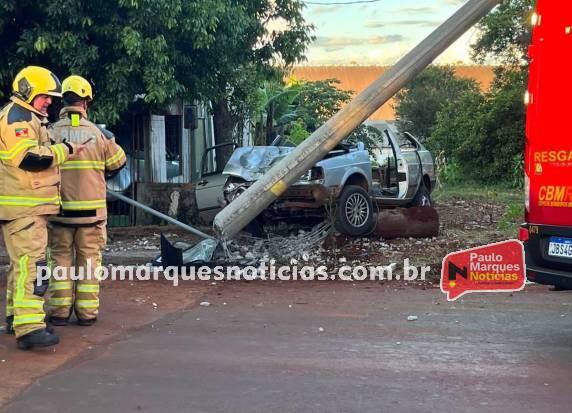 Homem e mulher ficam feridos após colisão de veículo em poste, em Giruá