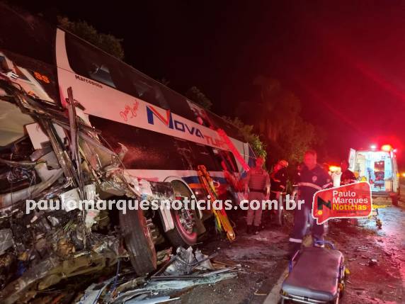 Dois motoristas morreram após colisão frontal entre ônibus de turismo e caminhão, na RS-210 em São Martinho
