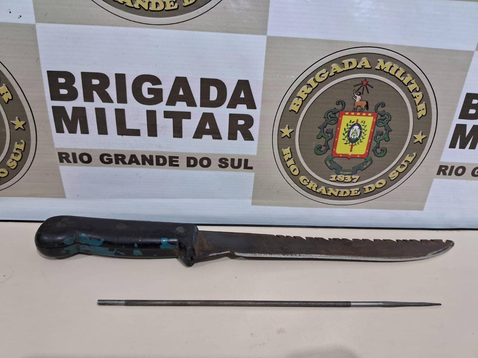 Brigada Militar detém homem que ameaçou funcionário público com um facão em Tucunduva