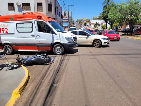 Motociclista fica ferido vítima de acidente de trânsito no Centro de Ijuí