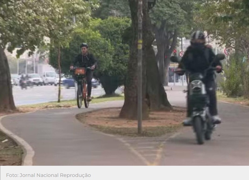 Motos elétricas e ciclomotores terão que ter placa e habilitação em 2026
