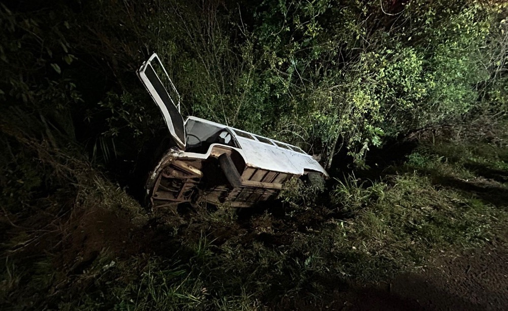 Sete pessoas ficam feridas em capotamento de Kombi em Santo Cristo