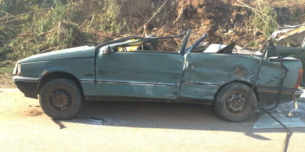 Mulher morre após acidente entre carro e máquina agrícola na ERS-235
