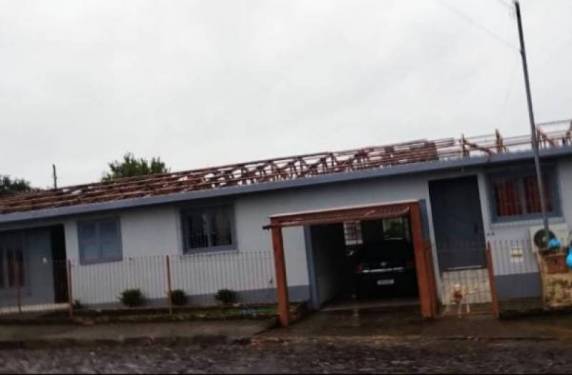 Temporal da tarde de domingo, trouxe prejuízos em Panambi