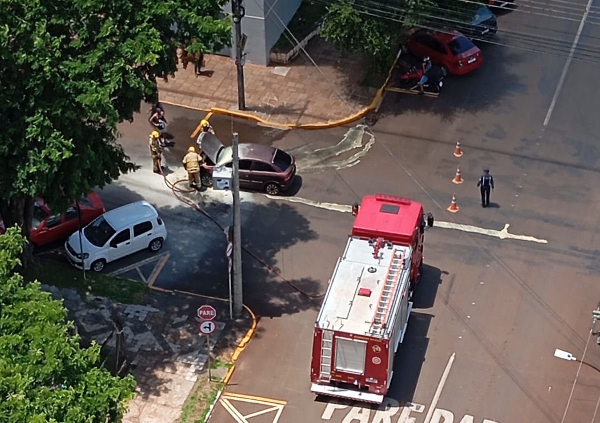 Carro é atingido por princípio de incêndio em Ijuí