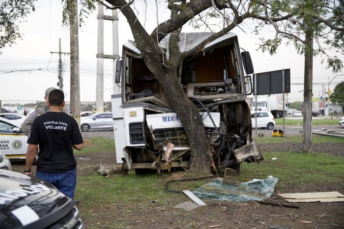 Morre motorista de ônibus que se envolveu em acidente que deixou 17 feridos em Porto Alegre