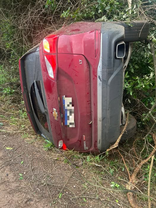 Veículo tomba na RSC-472 em Tenente Portela