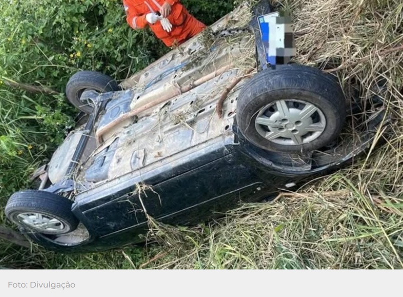 Criança de 5 anos sobrevive por dias ao lado dos pais mortos em acidente em rodovia