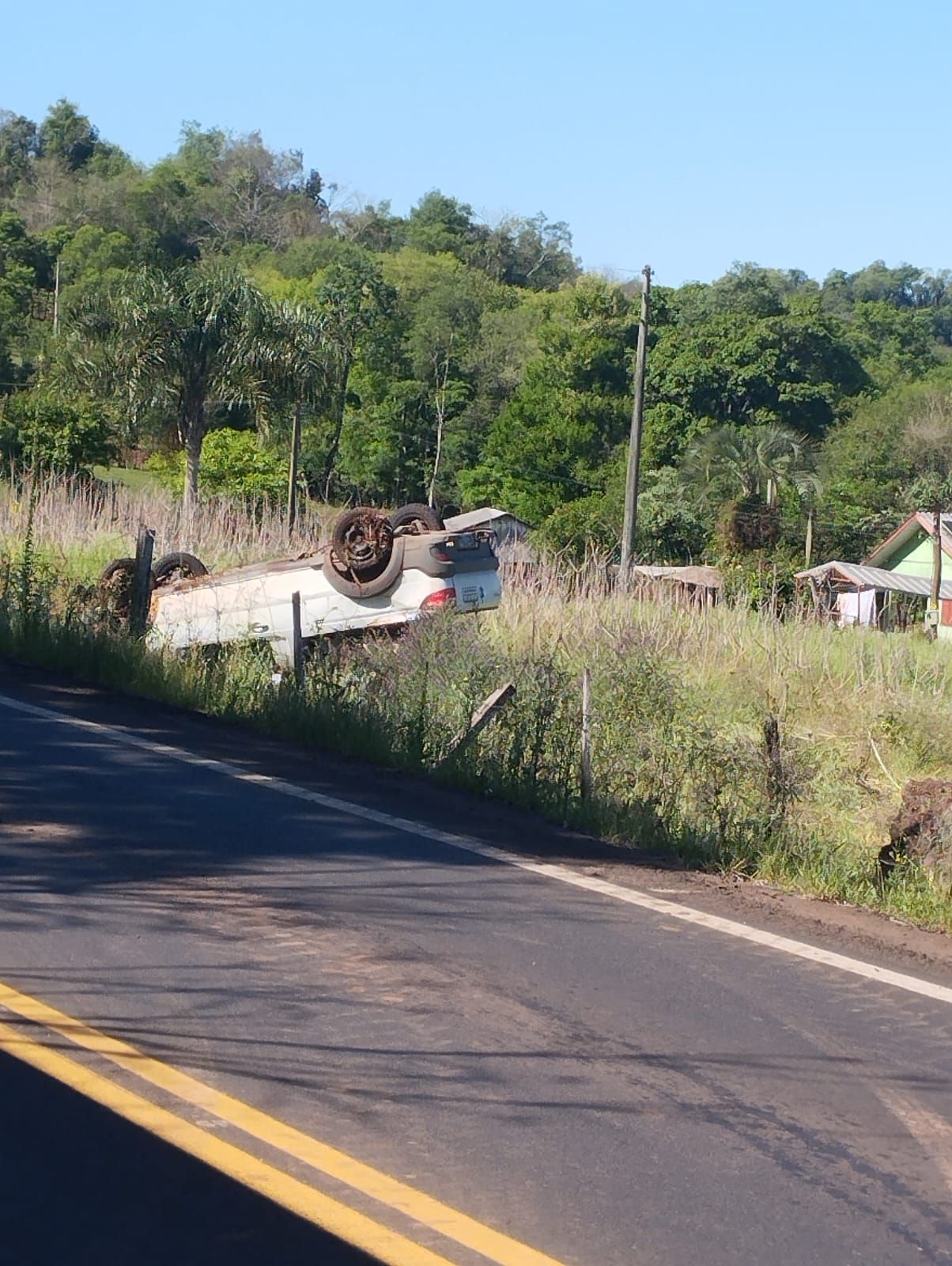 Veículo capota na RSC-472 em Três Passos