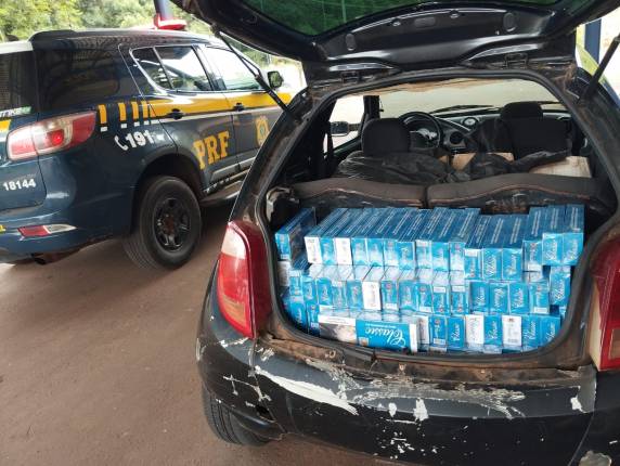 PRF apreende carga de 3.500 maços de cigarros contrabandeados no Noroeste do RS