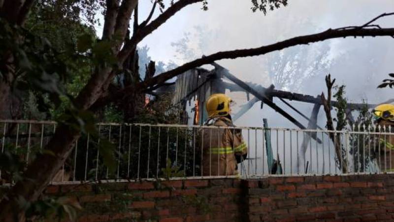 Casa é destruída por incêndio em Ijuí
