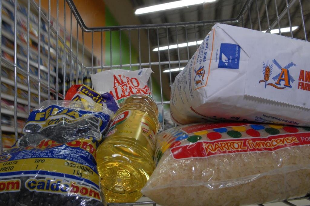 Após disparada, alguns alimentos começam a ter queda de preço; Veja os motivos