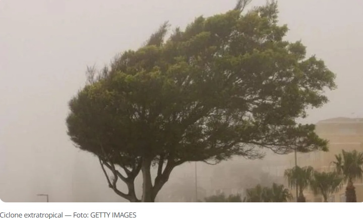 Ciclone extratropical deve atingir RS no final da semana com ventos e chuvas fortes; saiba previsão do tempo