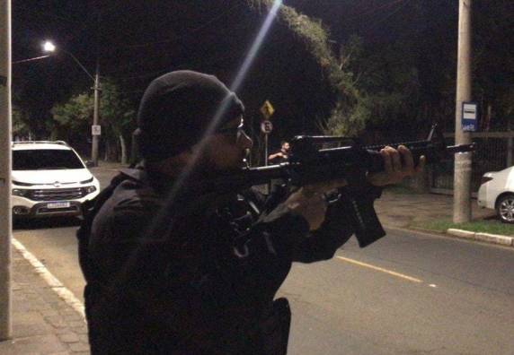 Polícia cumpre mandados contra líder de facção gaúcha investigado por lavagem de dinheiro
