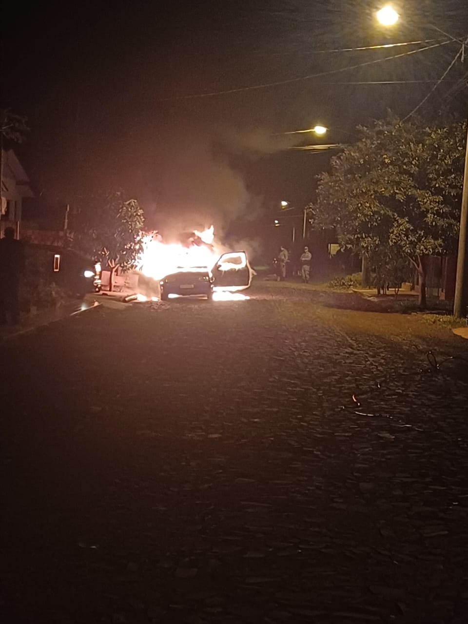 Incêndio criminoso em veículo e dano ao patrimônio privado foi registrado em município do Noroeste do RS