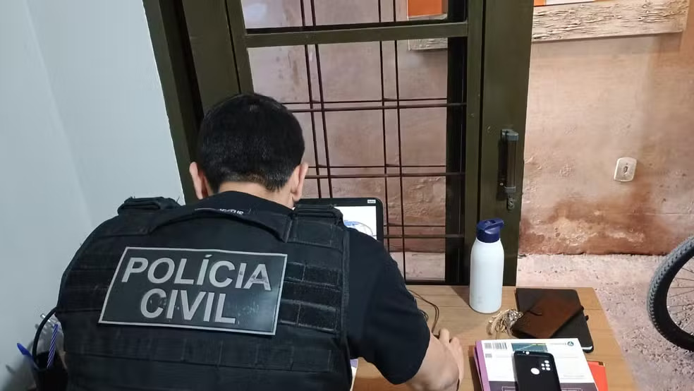 Operação mira adolescente suspeito de pedir fotos e exigir automutilação de criança por meio do jogo virtual no RS