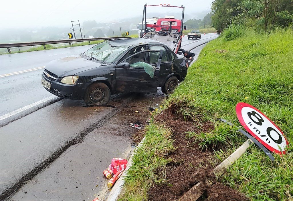 Confira Vídeo: Motorista embriagado é preso ao dirigir pelo acostamento da contramão e capotar veículo na BR-282 em Santa Catarina