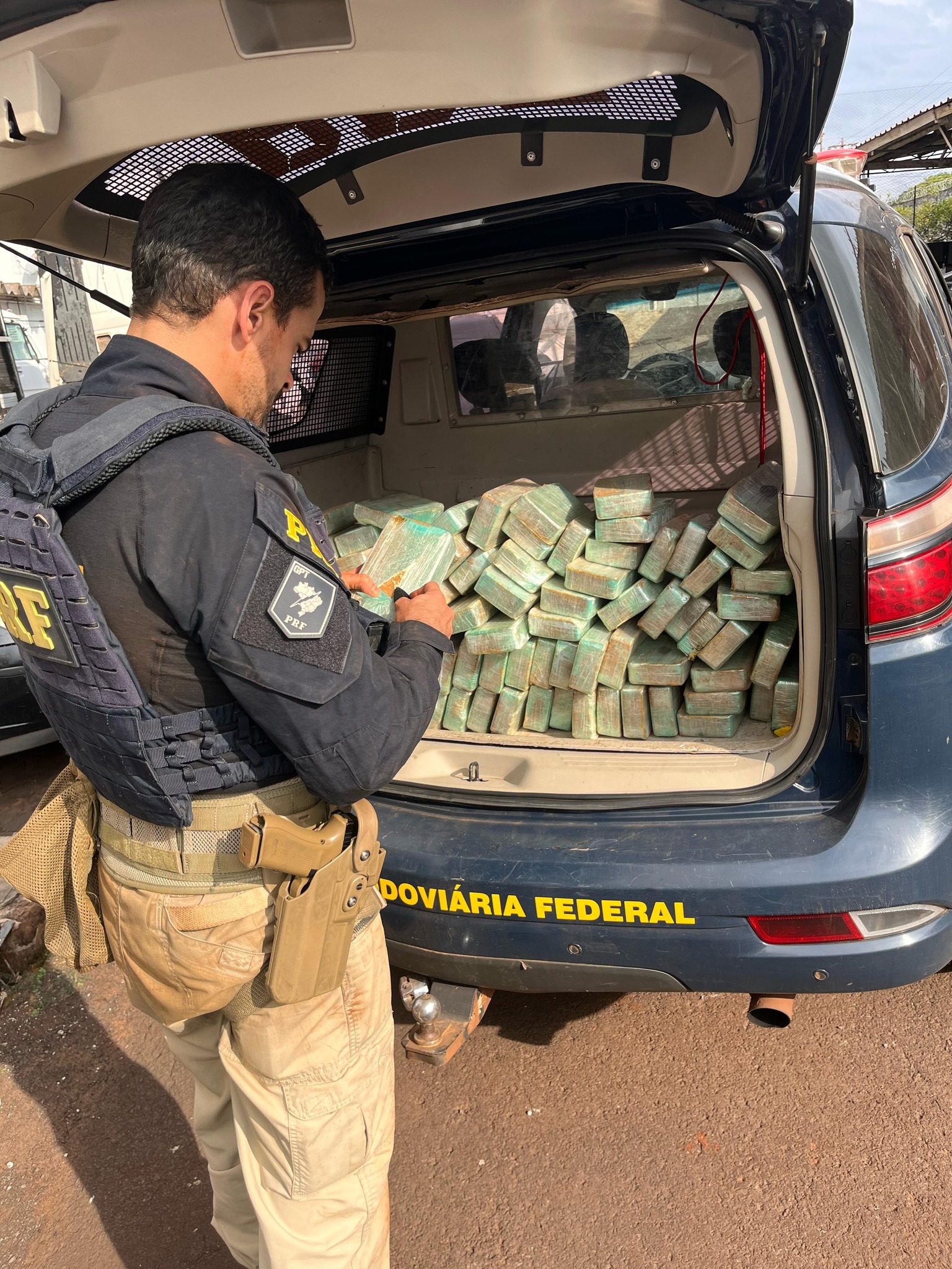 PRF apreende quase 100 quilos de pasta base de cocaína em Ijuí