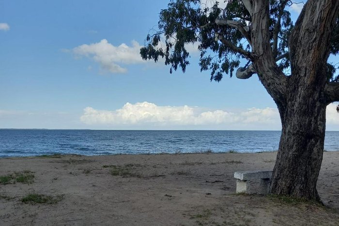 Bombeiros resgatam menina de seis anos levada pelo vento em bote inflável na Lagoa dos Patos