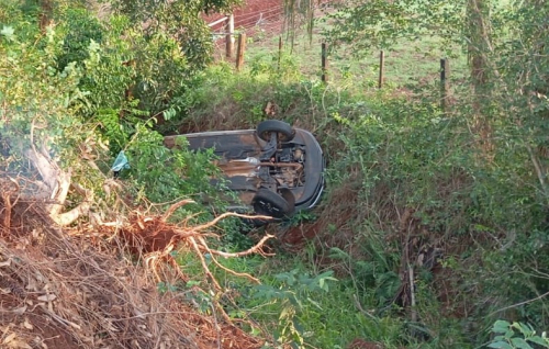 Carro saiu da pista na ERS 207 entre Humaitá e o trevo do CITEGEM