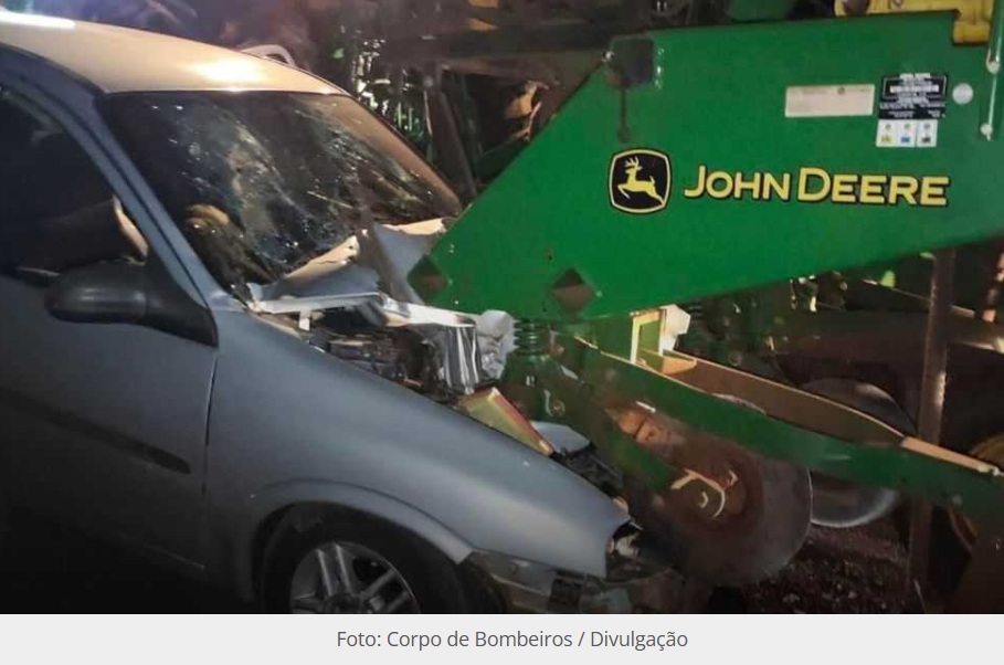 Carro e máquina agrícola se acidentam na ERS 342