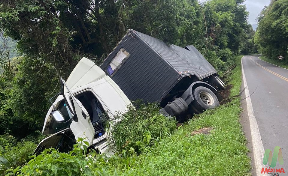 Carreta de Ronda Alta sofre acidente na ERS-020
