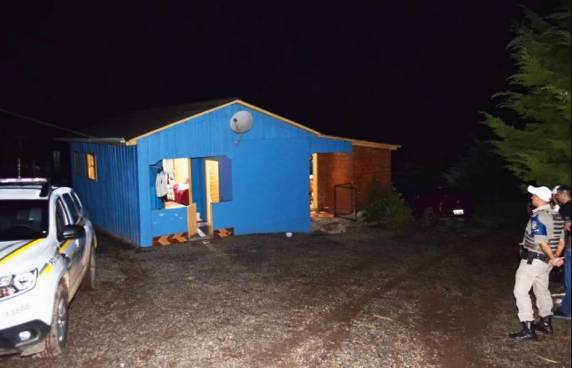 Mulher é assassinada a tiros pelo companheiro em Passa Sete