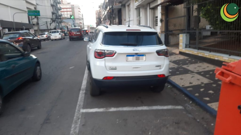 Motorista ameaça agentes de trânsito após colisão no centro da cidade em Passo Fundo