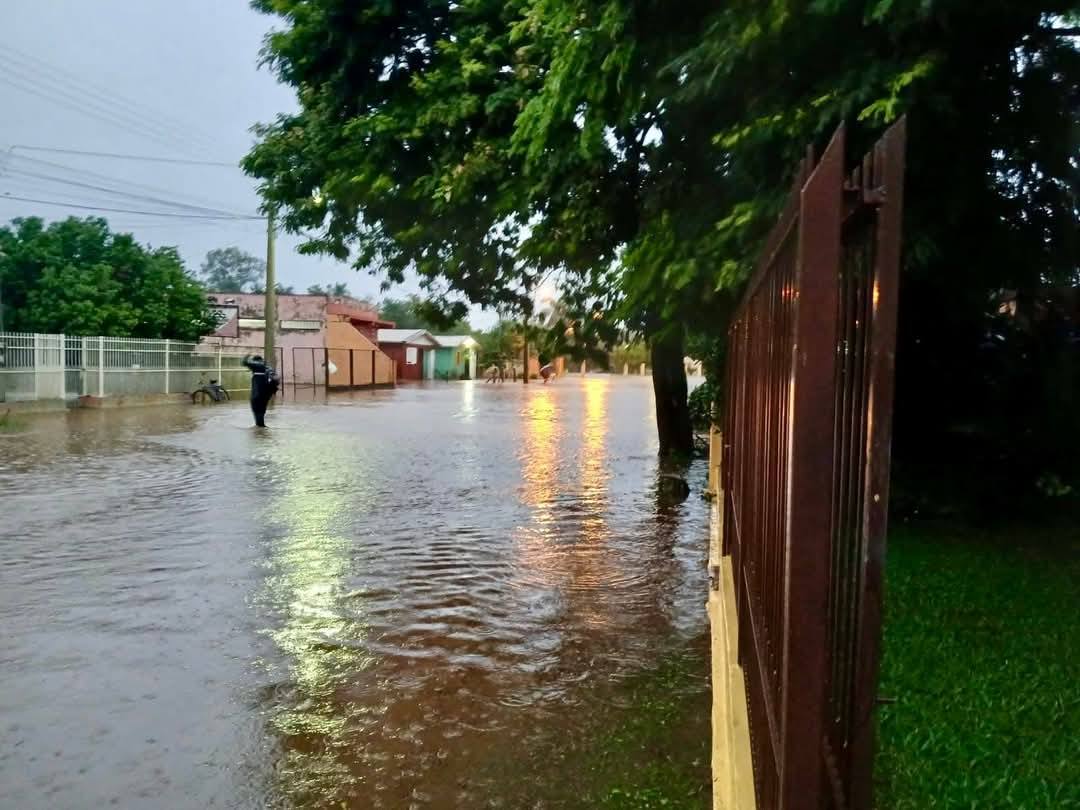 Chuva causa alagamentos em bairros e vilas, em São Borja