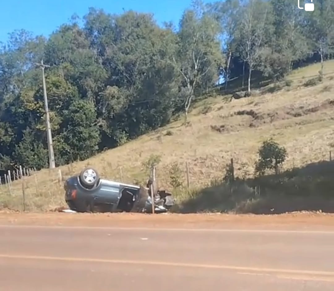 Acidente na ERS 344 deixa duas pessoas feridas, em Porto Mauá